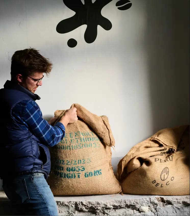 Pierre Yverneau dans les plantations